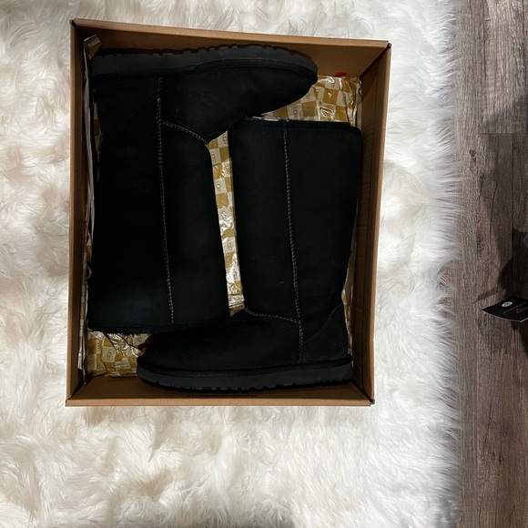 NIB Tall Classic Black Uggs - Picture 6 of 7